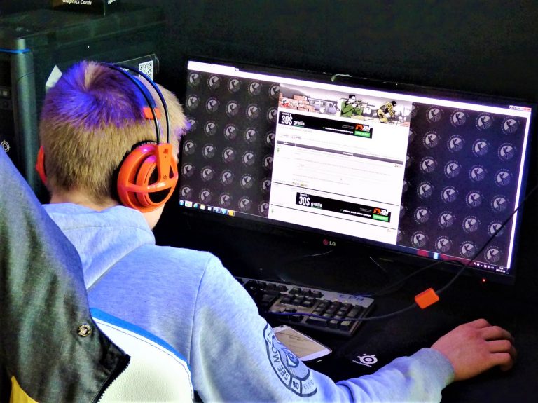 How to Make Money As a Game Commentator
